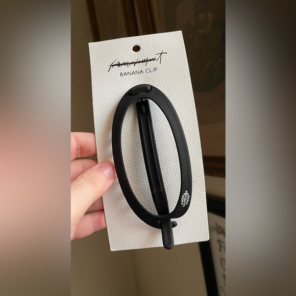 NWT- FP Movement Round Off Banana Clip - Picture 2 of 3